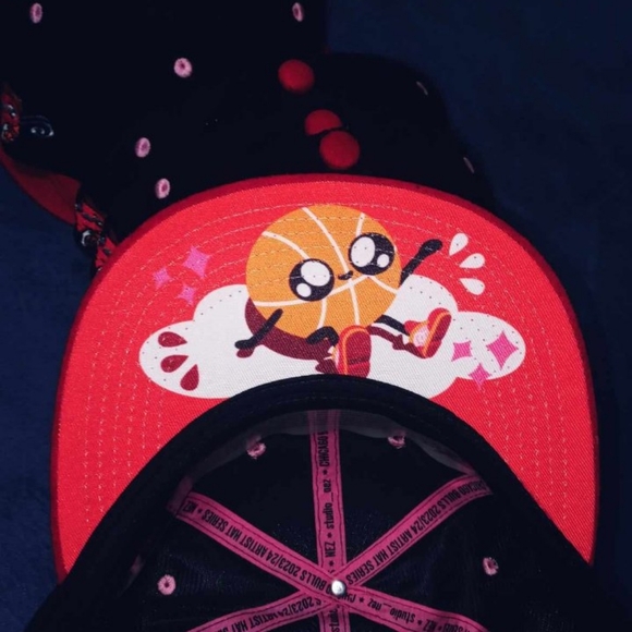 Chicago Bulls BMO Hat Artist Series Windy City Bulls SGA 3/29/2024 - Picture 3 of 9